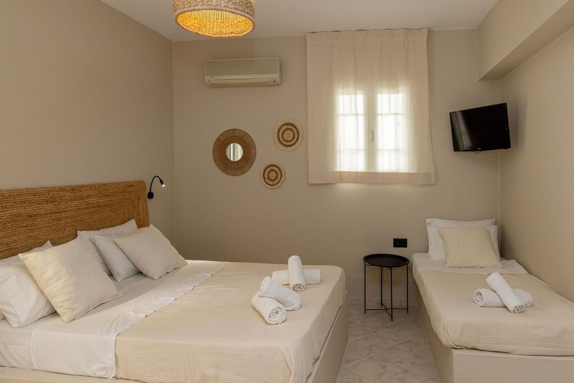 Noe Rooms In Center Of Tínos Esterno foto